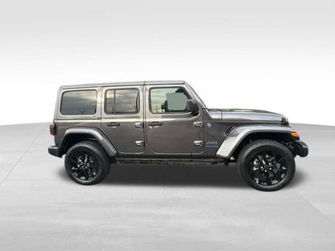 Used 2025 Jeep Wrangler Unlimited Sahara w/ Safety Group AWD/4WD image 33