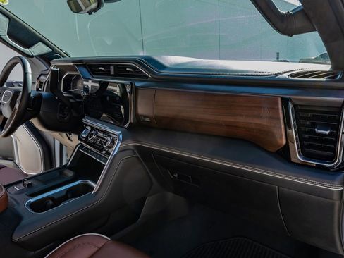 Used 2025 GMC Sierra 2500 Denali Ultimate image 18