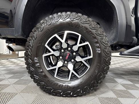 New 2025 GMC Canyon AT4 w/ AT4X Package image 15