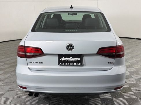 Used 2017 Volkswagen Jetta SE image 6