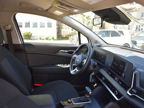 Used 2025 Kia Sportage LX FWD image 22