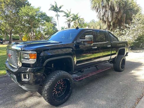 Used 2017 GMC Sierra 2500 Denali w/ Duramax Plus Package image 3