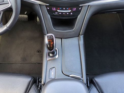 Used 2018 Cadillac XT5 Luxury w/ Driver Awareness Package image 18