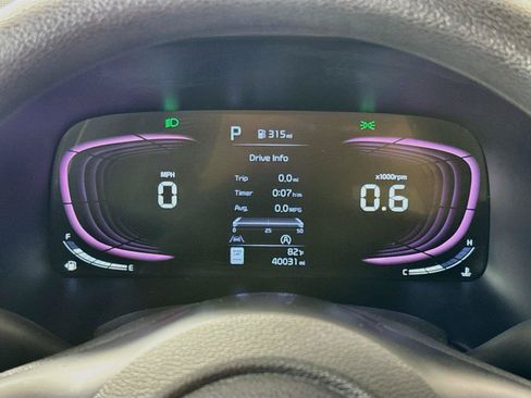 Used 2025 Kia Soul LX w/ LX Technology Package FWD image 8