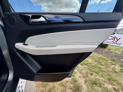 Used 2018 Mercedes-Benz GLS 450 4MATIC image 34