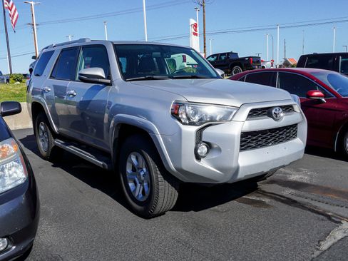 Used 2014 Toyota 4Runner SR5 Premium AWD/4WD image 2