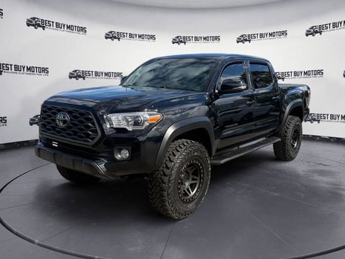 Used 2020 Toyota Tacoma TRD Off-Road image 3