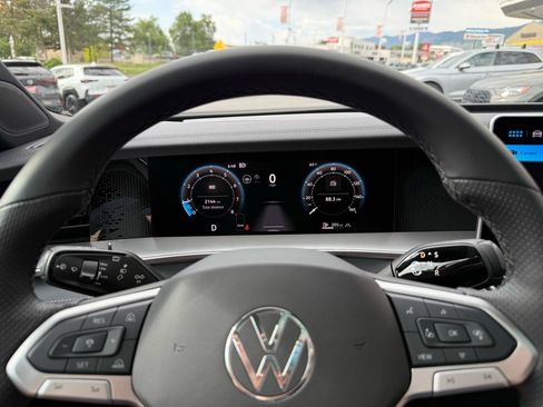 Used 2025 Volkswagen Tiguan SE R-Line AWD/4WD image 16
