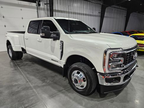 Used 2024 Ford F350 Lariat w/ Lariat Ultimate Package AWD/4WD image 2