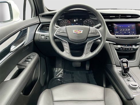 Certified 2025 Cadillac XT5 Premium Luxury image 23