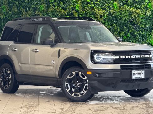 Certified 2022 Ford Bronco Sport Outer Banks w/ Tech Package image 2