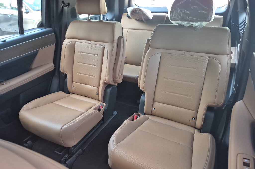 New 2027 Hyundai Santa Fe Limited FWD image 16