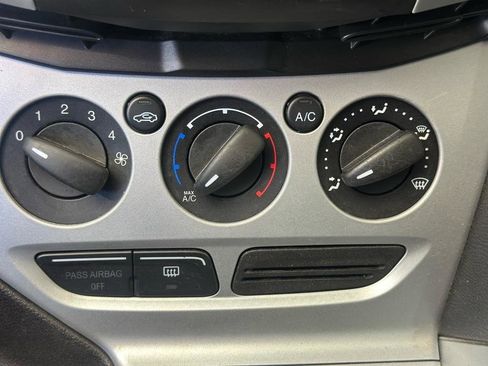 Used 2014 Ford Focus SE w/ Equipment Group 201A FWD image 20