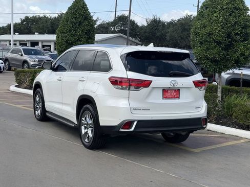 Used 2019 Toyota Highlander Limited Platinum FWD image 5