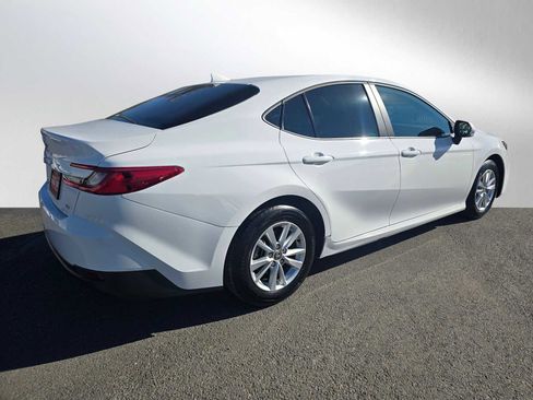 Used 2025 Toyota Camry LE image 3