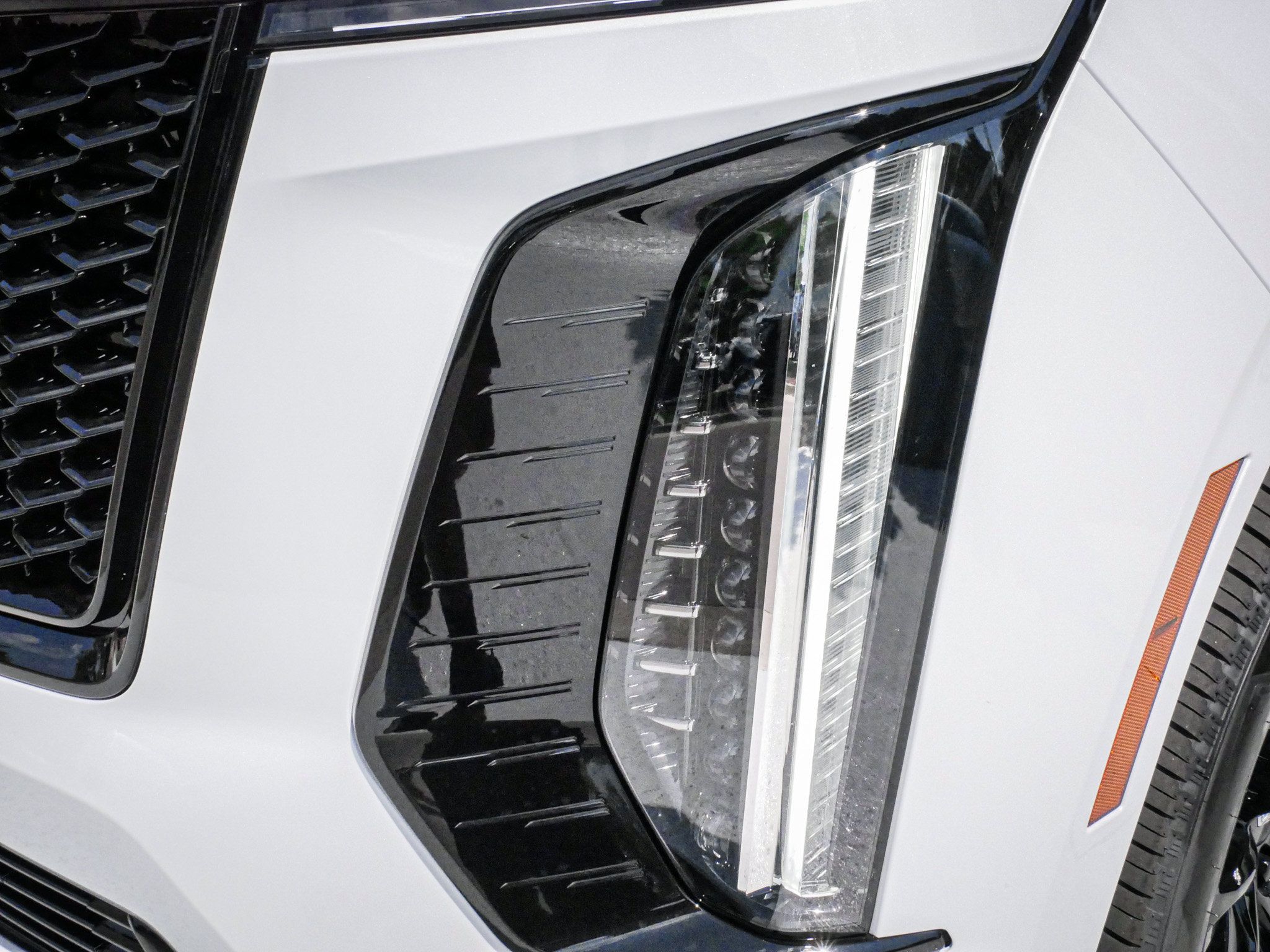 Used 2026 Cadillac Escalade ESV Sport w/ LPO, ONYX Package AWD/4WD image 6