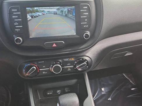 Used 2021 Kia Soul LX FWD image 17