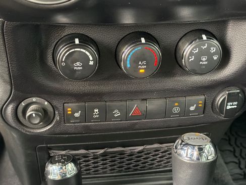 Used 2015 Jeep Wrangler Unlimited Sahara w/ Max Tow Package AWD/4WD image 21