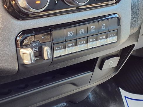 Used 2025 RAM 2500 Tradesman w/ Chrome Appearance Group image 8