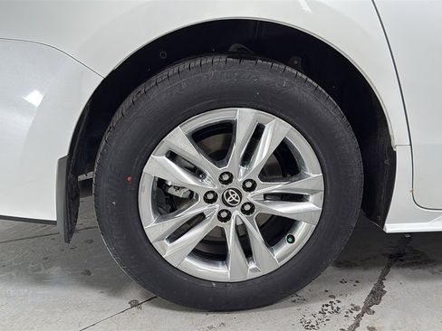 New 2026 Toyota Sienna XLE image 23