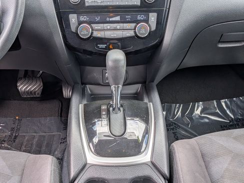 Used 2016 Nissan Rogue SV AWD/4WD image 19