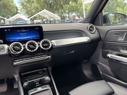 Used 2025 Mercedes-Benz GLB 250 image 37