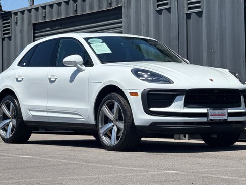 Certified 2023 Porsche Macan AWD/4WD image 10