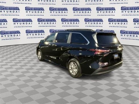 Used 2024 Toyota Sienna XLE image 6