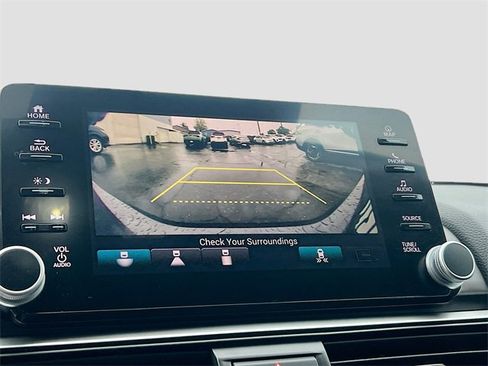 Used 2018 Honda Accord Touring image 14