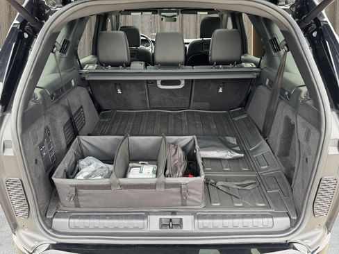 Used 2023 Land Rover Discovery S R-Dynamic image 18