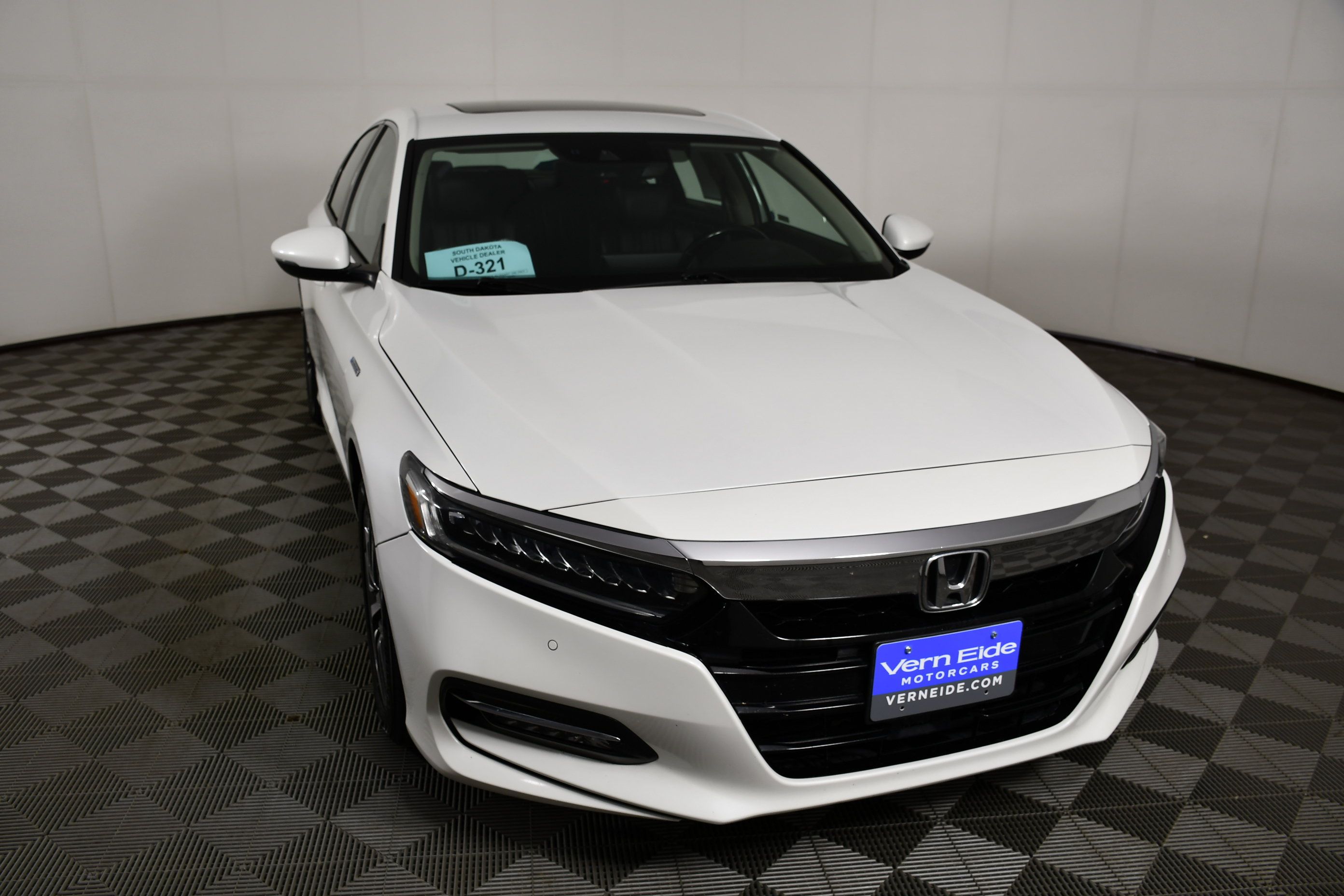Used 2018 Honda Accord Touring image 3