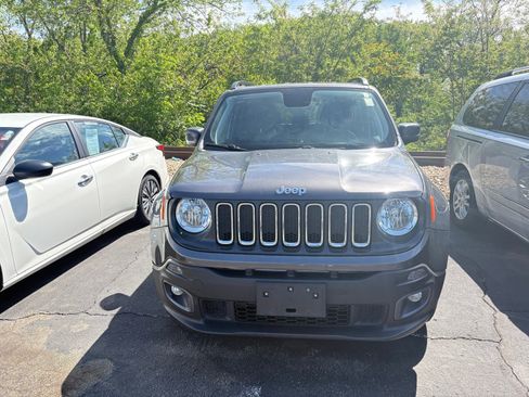 Used 2018 Jeep Renegade Latitude AWD/4WD image 2