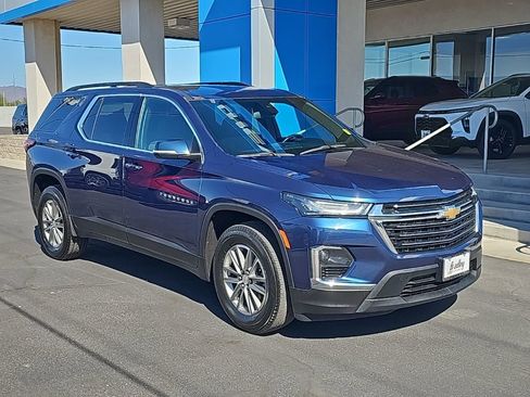 Used 2023 Chevrolet Traverse LT image 1