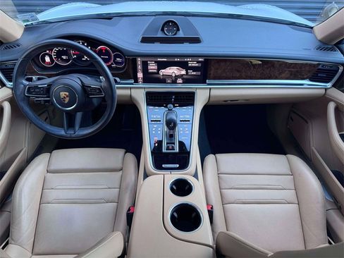 Used 2021 Porsche Panamera image 17