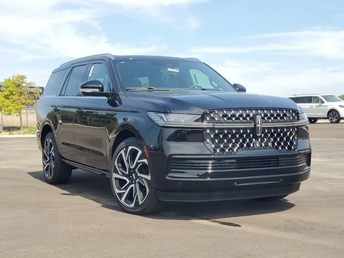 New 2027 Lincoln Navigator Black Label AWD/4WD image 1