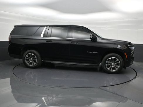 Used 2026 Chevrolet Suburban LS RWD image 7