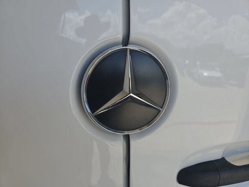Used 2021 Mercedes-Benz Sprinter 2500 image 10