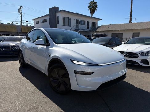 Used 2026 Tesla Model Y Long Range image 3