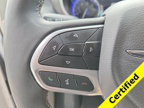 Certified 2024 Chrysler Pacifica Touring-L image 23