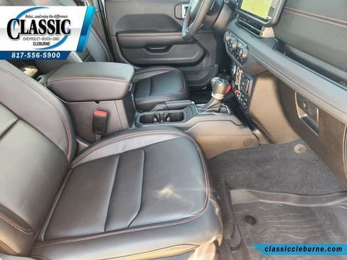 Used 2024 Jeep Gladiator Rubicon w/ Technology Group AWD/4WD image 15