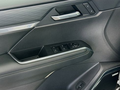 Used 2025 GMC Acadia Elevation image 15