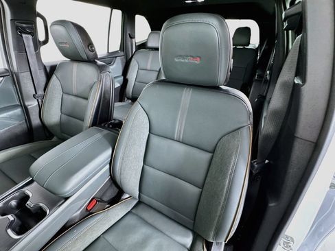 Used 2025 GMC Acadia AT4 w/ Luxury Package AWD/4WD image 21