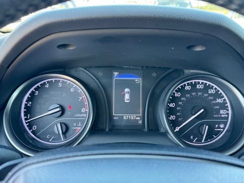 Used 2022 Toyota Camry SE FWD image 15