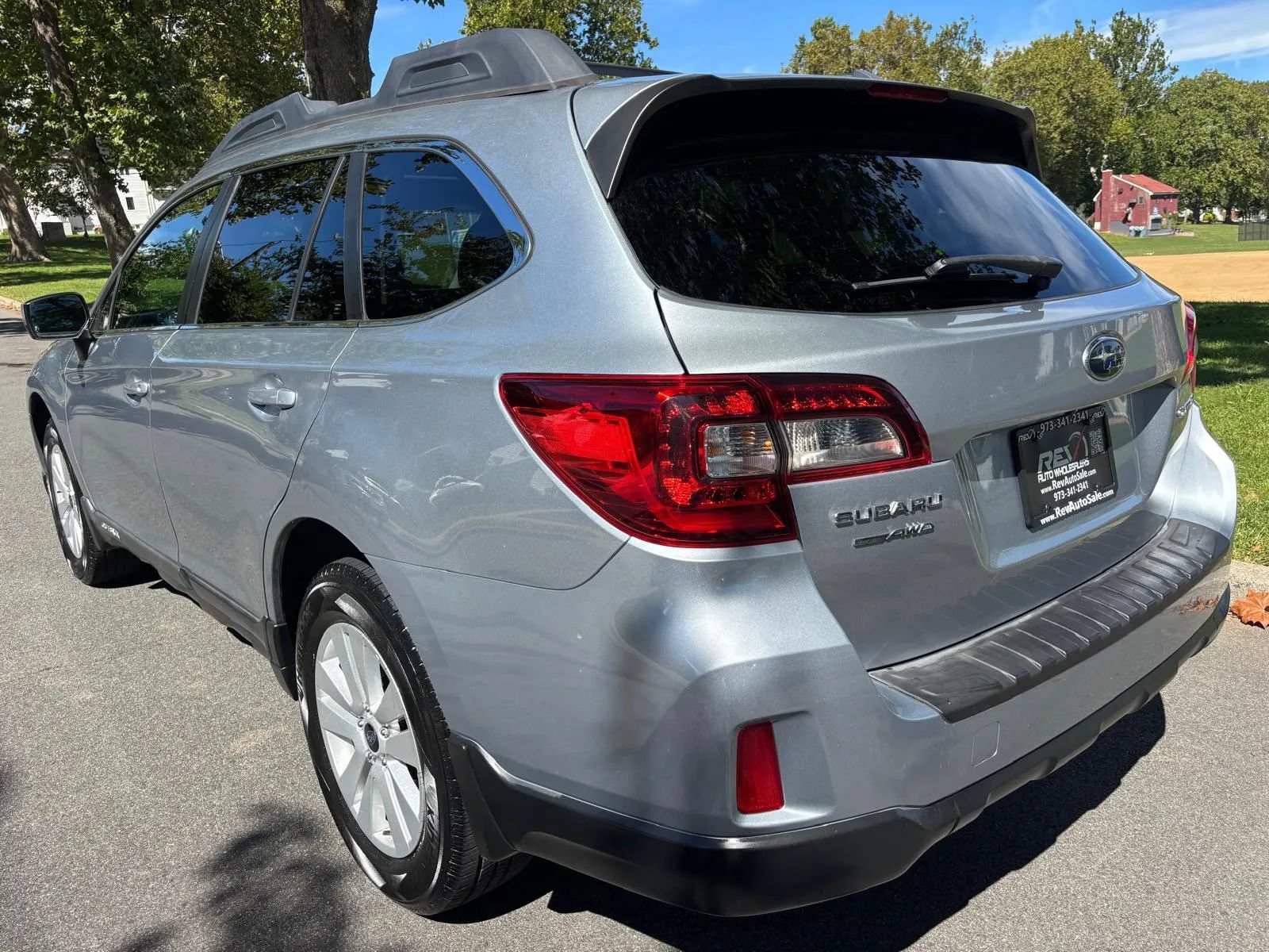 Used 2015 Subaru Outback 2.5i Premium AWD/4WD image 3
