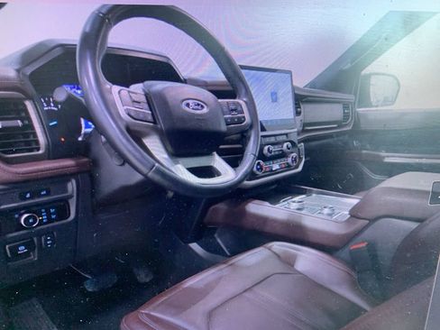 Used 2023 Ford Expedition Limited AWD/4WD image 6