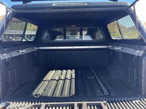 Used 2021 Nissan Titan SL w/ Moonroof Package image 9