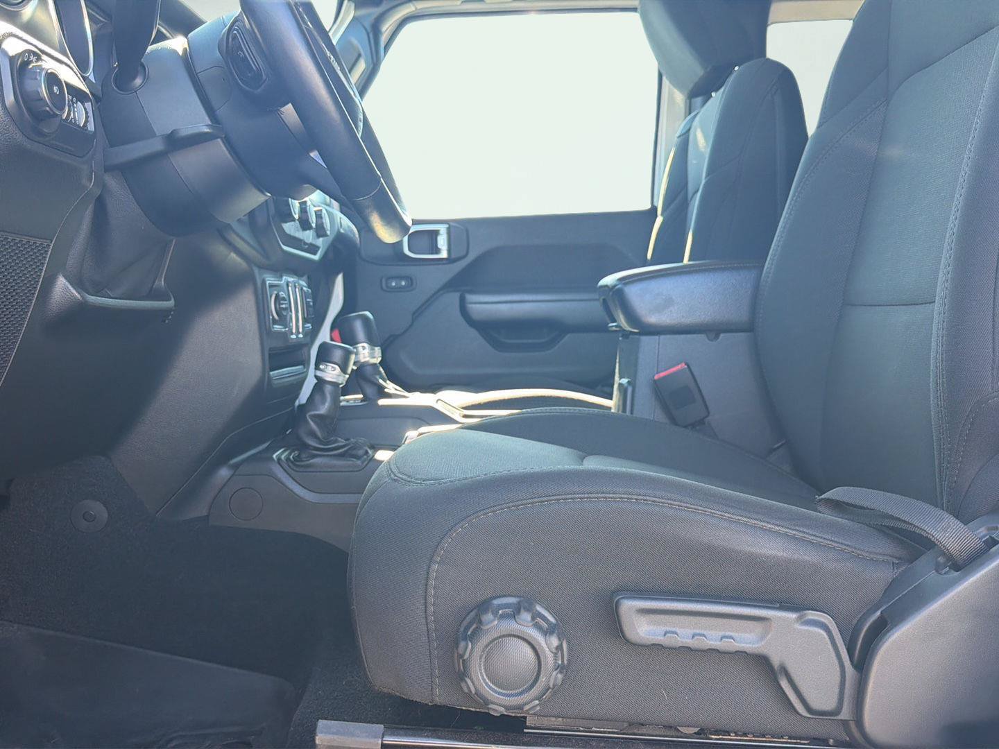 Used 2018 Jeep Wrangler Sport AWD/4WD image 11