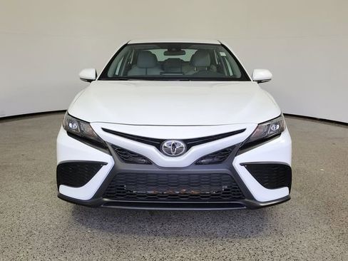 Used 2024 Toyota Camry SE image 3