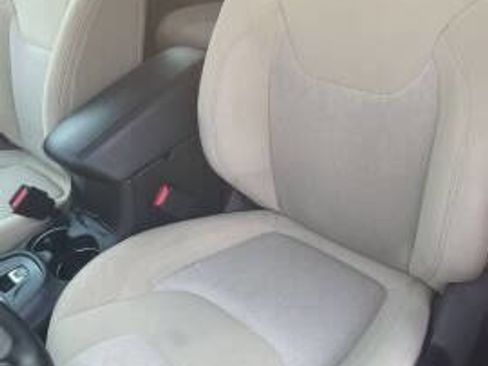 Used 2016 Jeep Cherokee Sport image 10