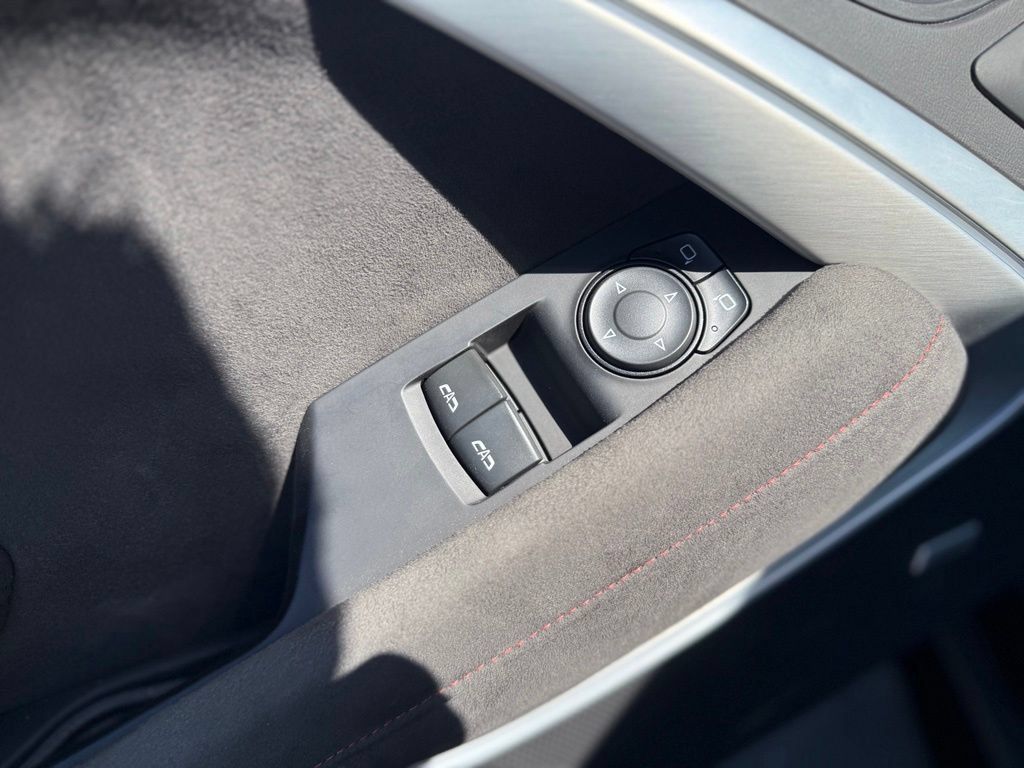 Used 2020 Chevrolet Camaro ZL1 RWD image 9